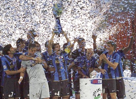 Inter đoạt chiếc Cup đầu tiên dưới thời Mourinho